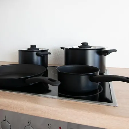 Tolstov - 1 Or 3 - 30 Min Messe Dus Apartman Duisburg