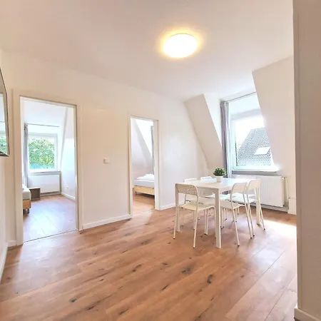 Tolstov - 1 Or 3 - 30 Min Messe Dus Apartman Duisburg